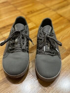 Sorel Women’s Waterproof Green Sneakers size 10